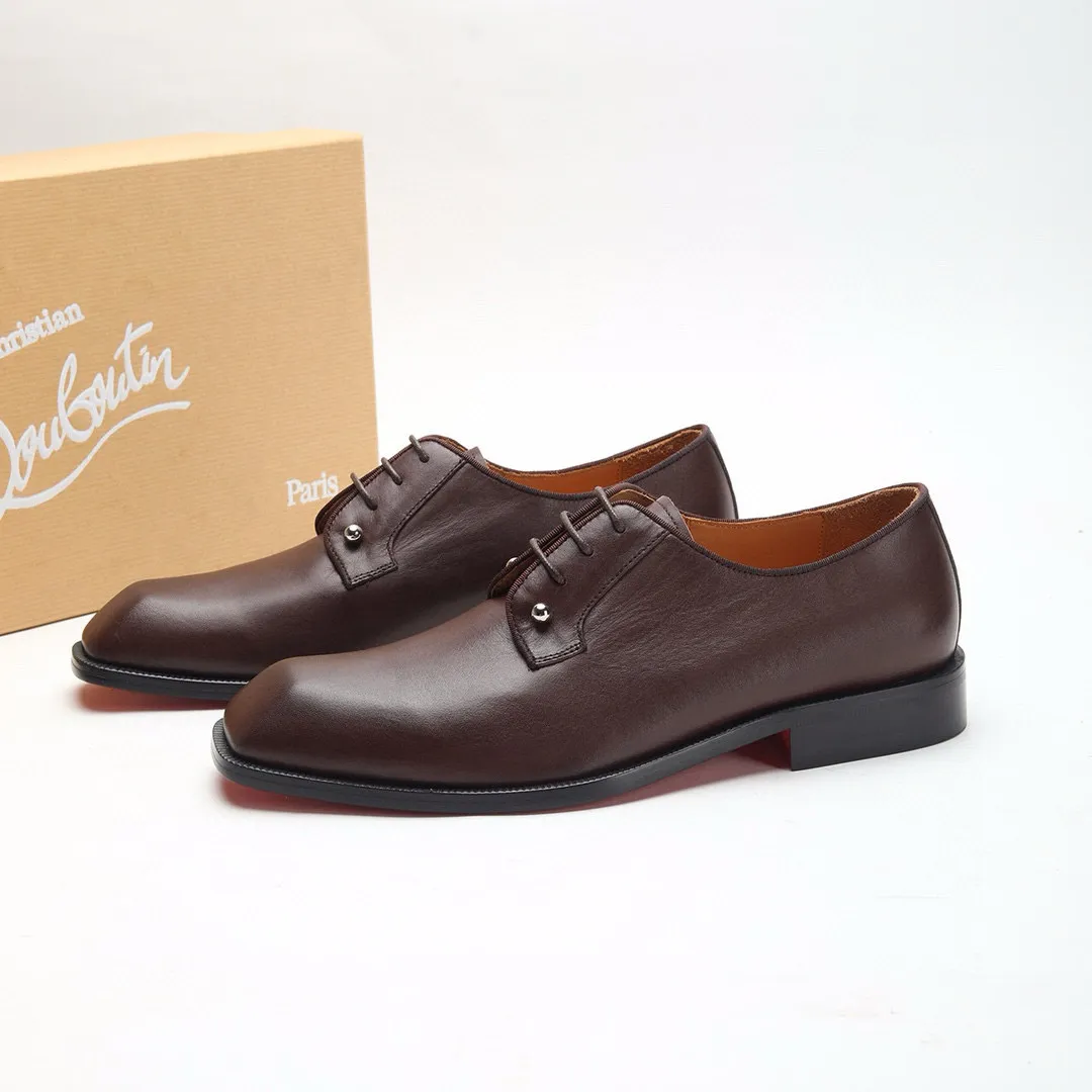Batch 1,080 yuan 💰••New real shots••CL～High-end men’s 👔casual•loafers with red soles! ••🆑Genuine and top-quality goods from original orders ••✅💯 Purchase goods from top-quality original orders! Original imported patterned cowhide ➕Imported cowhide lining ➕Cowhide feet ➕Original leather outsole~🉑️Feel free to compare the authentic ones! Size: 38-44 (45.46.47 can be customized)